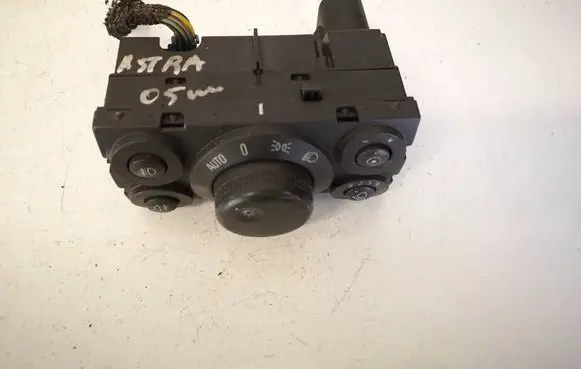 Opel Astra H Light switch 13100124