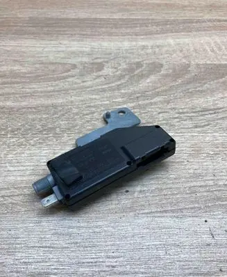 Mercedes-Benz ML W163 Aerial antenna amplifier 1638200089