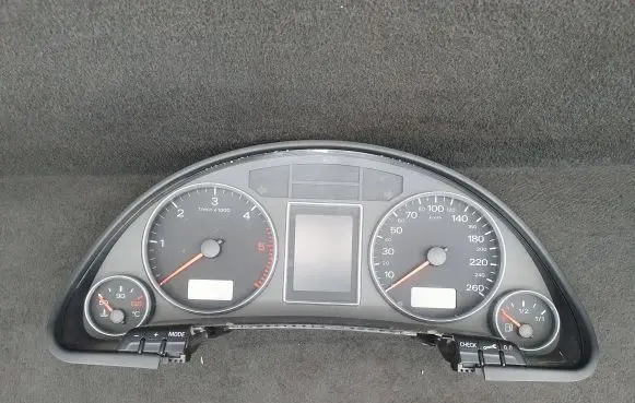 Audi A4 S4 B7 8E 8H Speedometer (instrument cluster) 8E0920931P RB8