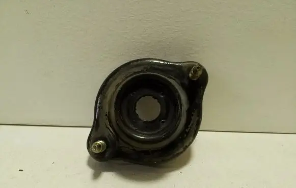 Volvo S40, V40 Front shock absorber mounting bracket 
