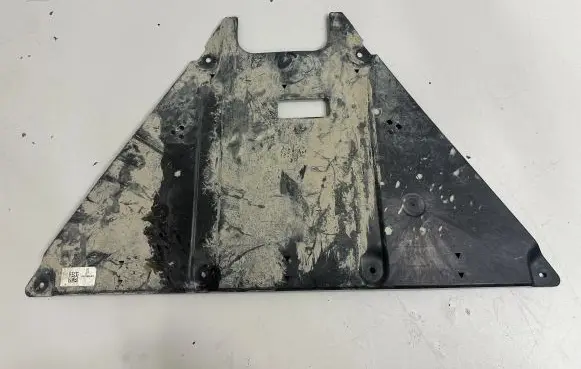 BMW i4 Center/middle under tray cover 8738054