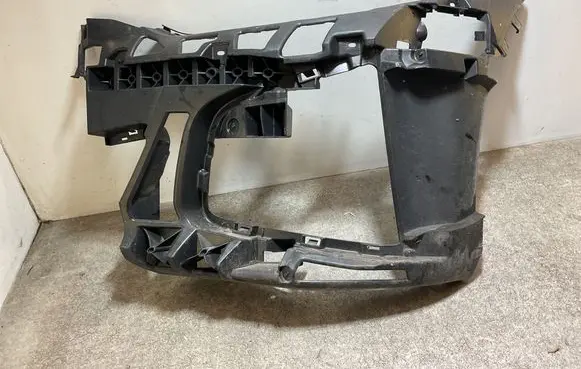 Front bumper mounting bracket