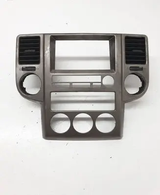 Nissan X-Trail T30 Radio/GPS head unit trim 68260EQ000