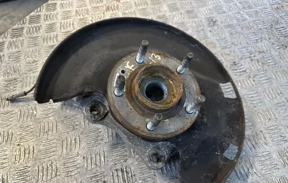 Opel Zafira C Front wheel hub