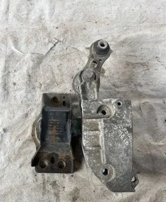 Renault Scenic II - Grand scenic II Engine mount bracket 8200592642 8200438263 8200549046