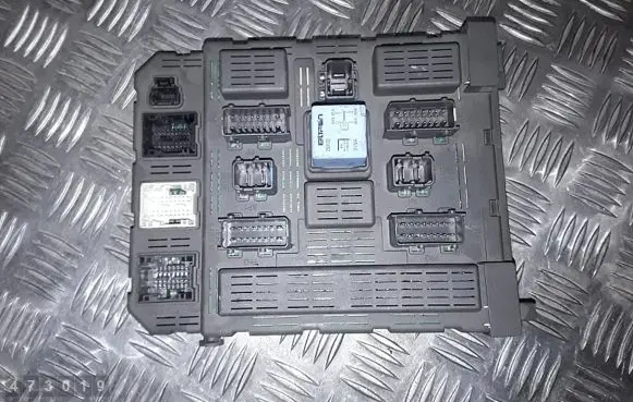 Peugeot 607 Fuse module 9645585480