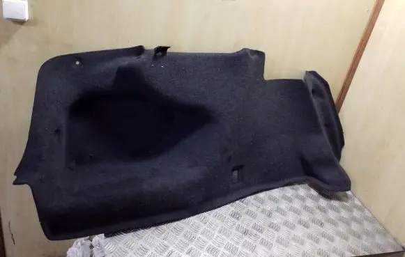 Trunk/boot lower side trim panel