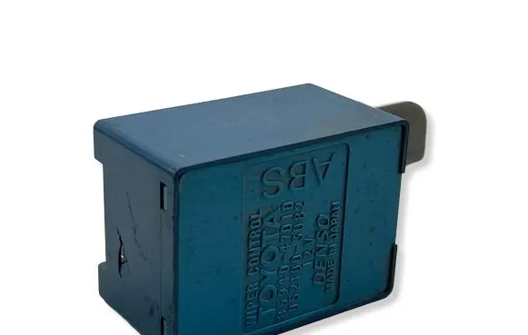 Toyota Prius (XW20) Window wiper relay 8594047010 0521003082