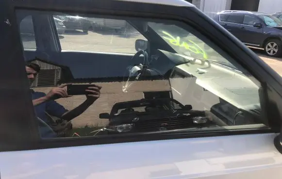 Suzuki Ignis Front door window glass four-door