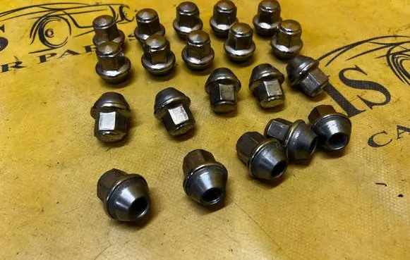 Ford Explorer VI Nuts/bolts M14X150