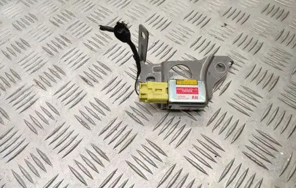 Toyota Avensis T250 Airbag deployment crash/impact sensor 8983342020
