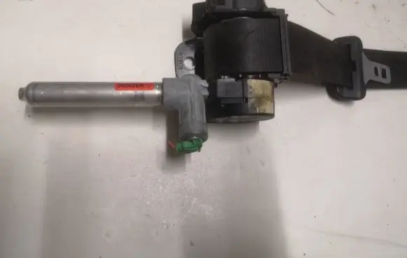 Volvo S80 Rear seatbelt