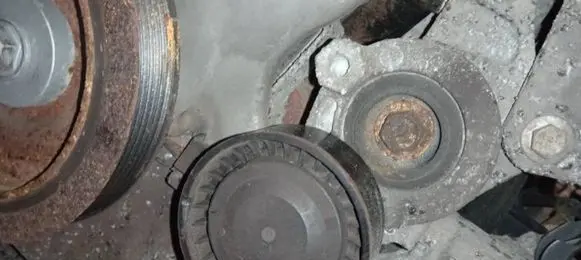 Nissan Note (E12) Generator/alternator belt tensioner