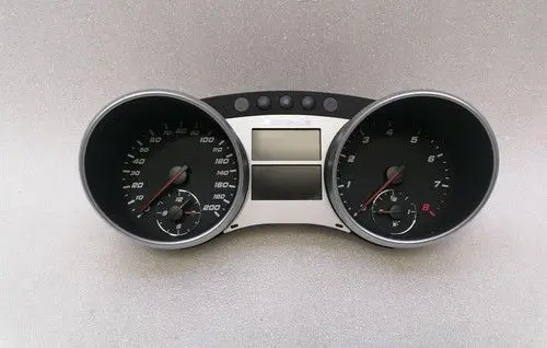Mercedes-Benz ML W164 Speedometer (instrument cluster) A1645401148