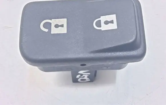 Volvo V50 Central locking switch button 0565832 30669958 30669957
