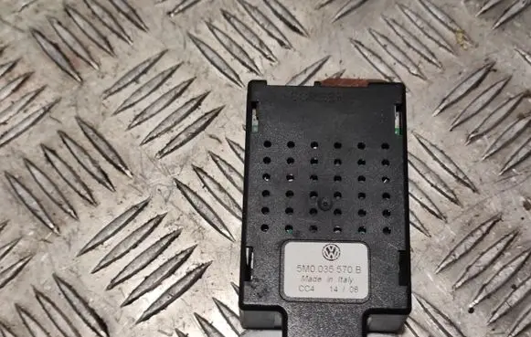 Volkswagen Golf V Other control units/modules 5M0035570