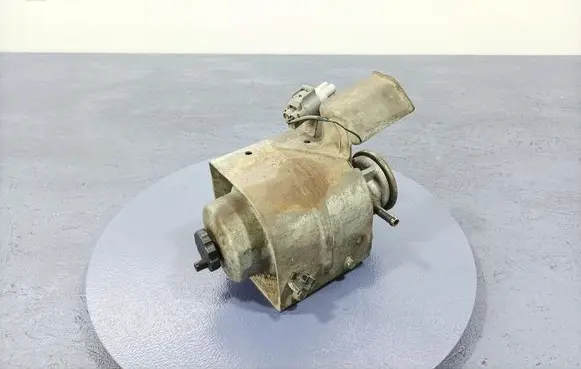 Mazda 5 Fuel filter housing