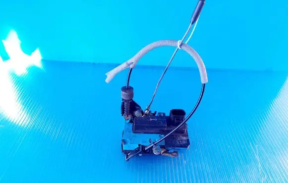Volvo V70 Front door lock