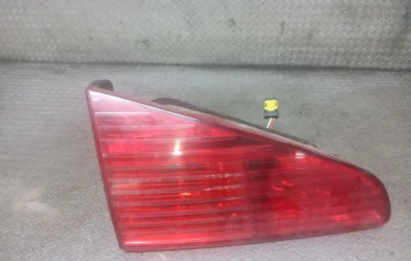 Peugeot 607 Tailgate rear/tail lights