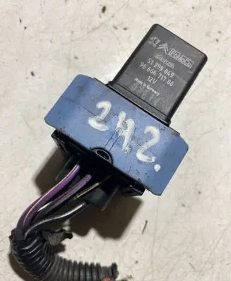 Ford Grand C-MAX Glow plug pre-heat relay 51299049