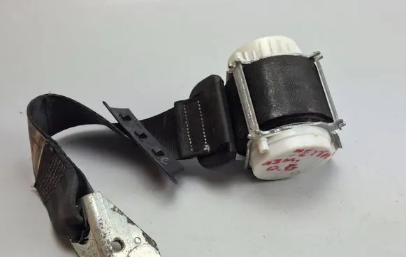Volkswagen Jetta V Rear seatbelt 5C6857806D