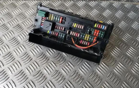 BMW 5 F10 F11 Fuse module 9252815 925281501