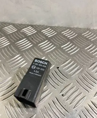 Skoda Octavia Mk2 (1Z) Glow plug pre-heat relay 038907281D