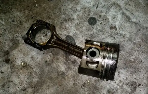 Volkswagen Golf III Piston 