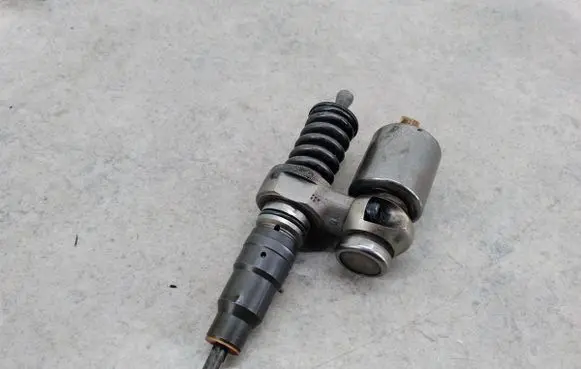 Land Rover Discovery Fuel injector MSC100670