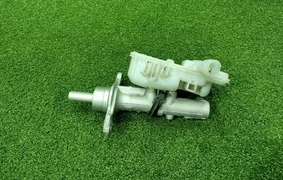 Renault Trafic III (X82) Master brake cylinder 460913484R 93868496