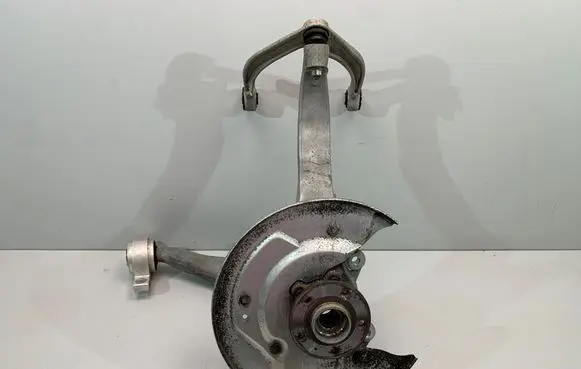 Volvo XC90 Front wheel hub spindle knuckle 32298140