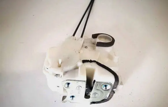 Mitsubishi ASX Front door lock a047218