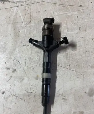 Toyota Corolla Verso AR10 Fuel injector 236700G010 02F33282