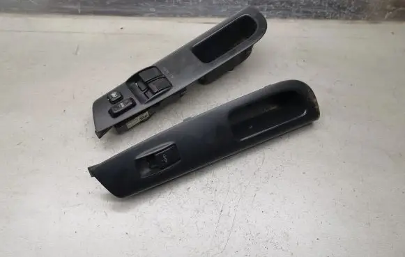 Toyota Corolla E120 E130 Electric window control switch 8480202281 8480102371