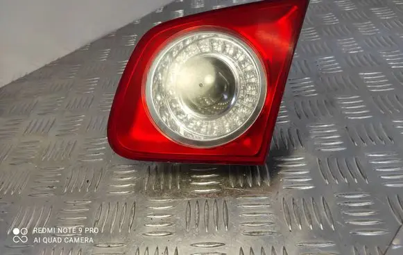 Volkswagen Jetta V Tailgate rear/tail lights 1K5945094