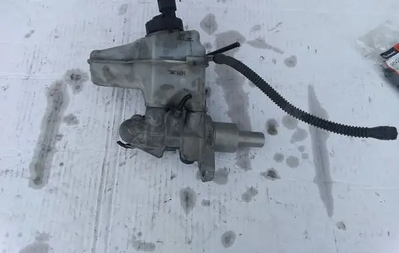 Volkswagen Golf V Master brake cylinder 1K2611301 03355890101