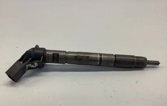 Audi A5 8T 8F Fuel injector 0445115052