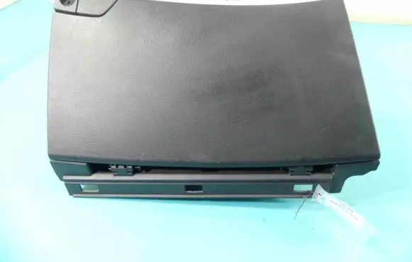 Glove box