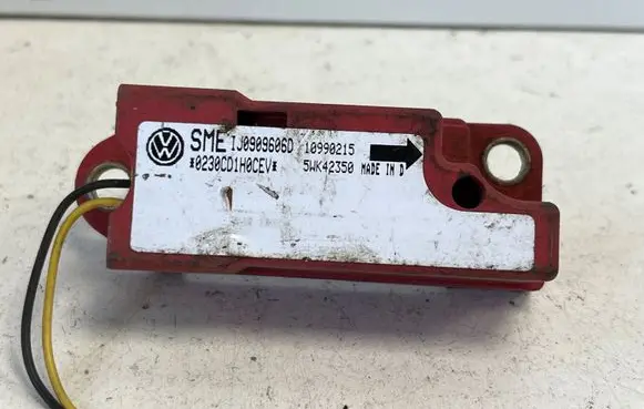 Volkswagen Golf IV Airbag deployment crash/impact sensor 1J0909606D 5WK42350 10990215