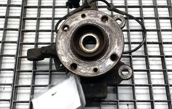 Renault Clio III Front wheel hub spindle knuckle 