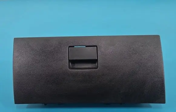 Glove box
