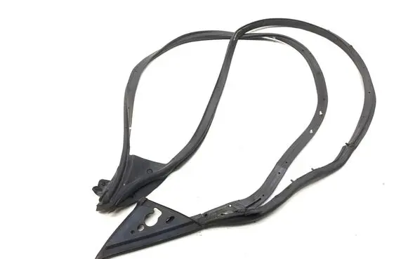 Jaguar XK8 - XKR Front door rubber seal 