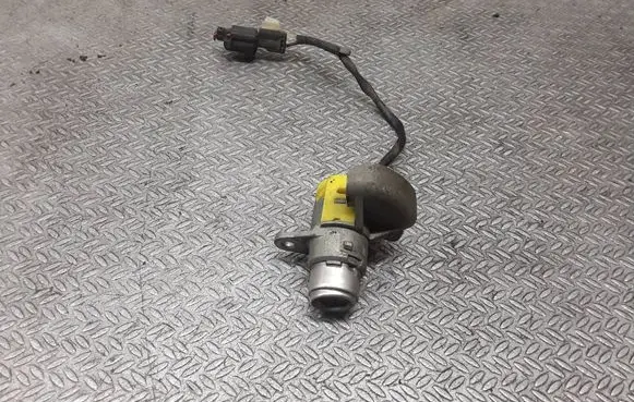 KIA Opirus Front door lock (next to the handle) 