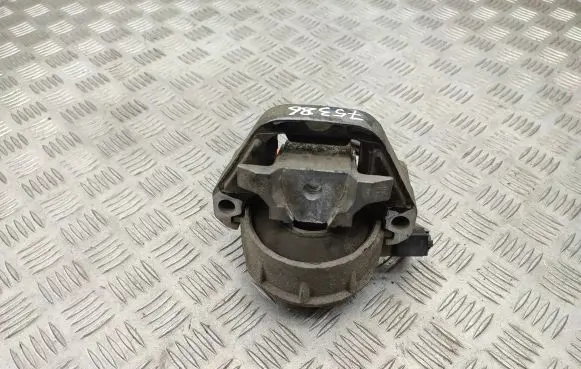 Audi A8 S8 D4 4H Engine mount bracket