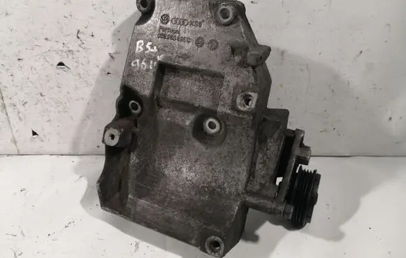 Volkswagen PASSAT B5.5 A/C compressor mount bracket 038260885C