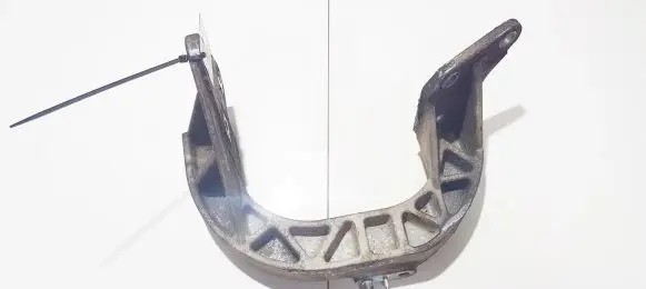 Chevrolet Tacuma Engine mounting bracket