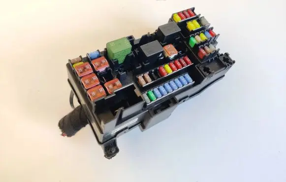 Opel Mokka X Fuse module 42601443