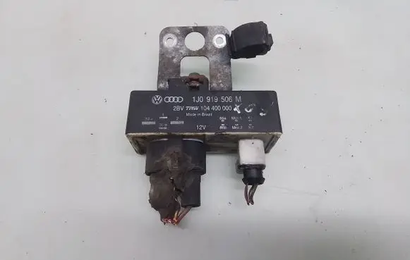 Volkswagen Fox Glow plug pre-heat relay 1J0919506M