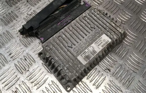 Renault Scenic I Engine control unit/module 8200167410 7700110261 S105280024