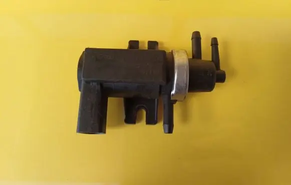 Audi A4 S4 B5 8D Turbo solenoid valve 8E0906628B